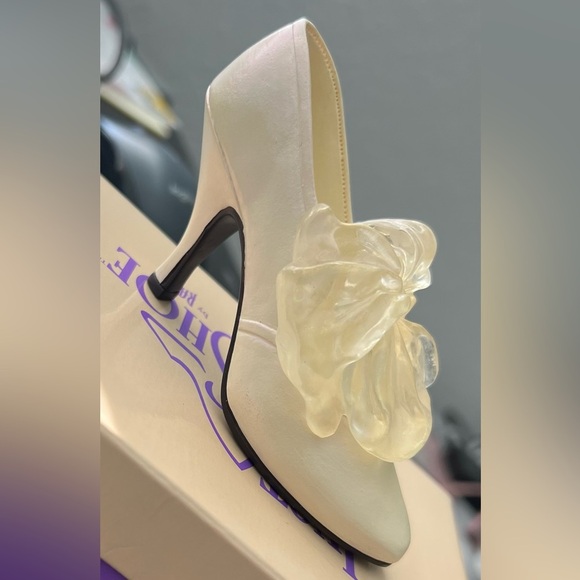 Just the Right Shoe Tying the Knot - Picture 2 of 9